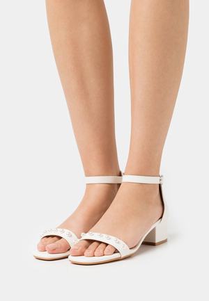 Women's Anna Field Block heel Buckle Sandals White | AXSWYCU-47