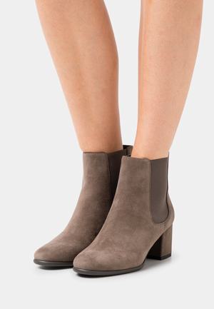 Women's Anna Field Classic Block heel Slip on Ankle Boots Grey Brown | HEXQAIJ-18