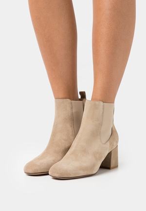 Women's Anna Field Classic Block heel Slip on Ankle Boots Beige | OUHWDRB-37