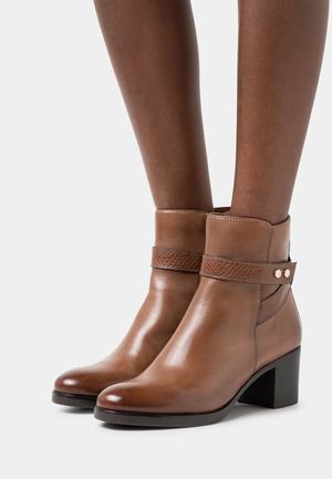 Women's Anna Field Classic Block heel Zip UP Ankle Boots Brown | YAEDTCO-09