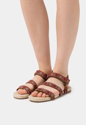 Women's Anna Field Flat Hook And Loop Sandals Burgundy | KPCNRDM-79