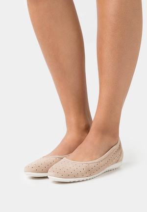 Women's Anna Field Flat Slip on Pumps Beige | IMQWFUL-01