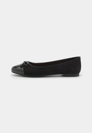 Women's Anna Field Flat Slip on Pumps Black | IARMOXV-36