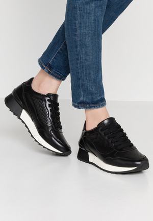 Women's Anna Field Flat Sneakers Black | NAEUMBV-25