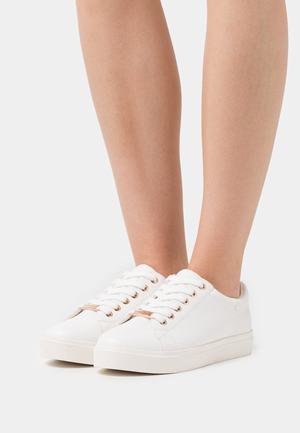 Women's Anna Field Flat Sneakers White | HEYKVXU-90