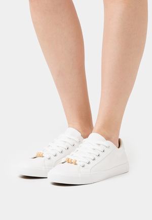 Women's Anna Field Flat Sneakers White | HYKNZWE-34