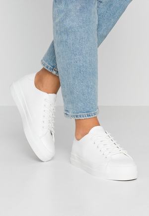 Women's Anna Field Flat Sneakers White | LIUTBPC-63