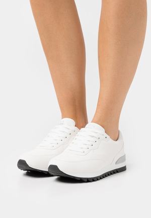 Women's Anna Field Flat Sneakers White | MODRZLP-21