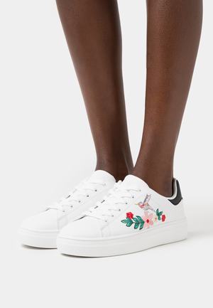 Women's Anna Field Flat Sneakers White | YHQBKEX-59