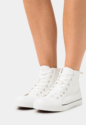 Women's Anna Field Flat Tops White | FYGVUXH-76