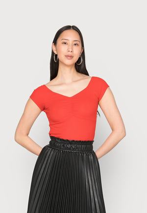 Women's Anna Field GATHERED BUST ROMANTIC Basic Tops Red | MBSRNYT-48