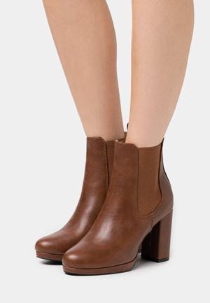 Women's Anna Field Heeled Block heel platform Slip on Ankle Boots Brown | RNJKEZU-07