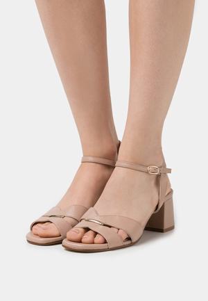 Women's Anna Field LEATHER Block heel Buckle Sandals Beige | KELPONI-90