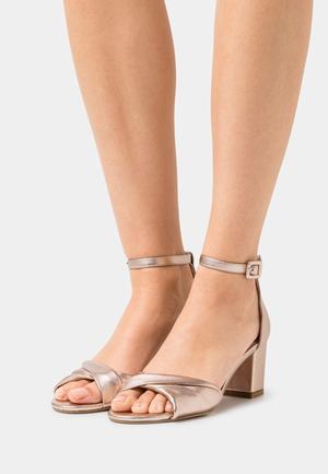 Women's Anna Field LEATHER Block heel Buckle Sandals Rose Gold | NSWOVCH-87