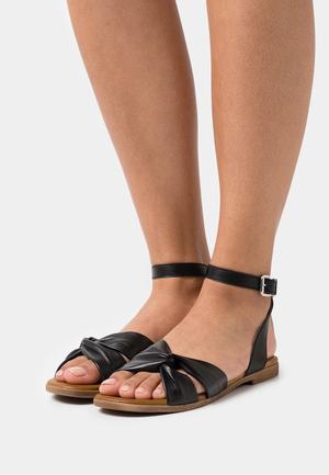 Women's Anna Field LEATHER Flat Buckle Sandals Black | GUFOJAR-91