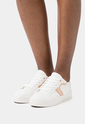 Women's Anna Field Sneakers White | QOEBVGK-43