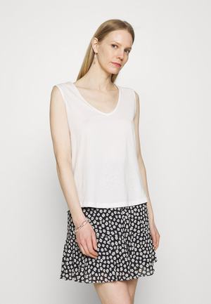 Women's Anna Field Tops White | ICAXSHU-93