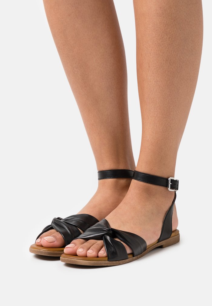 Women\'s Anna Field LEATHER Flat Buckle Sandals Black | GUFOJAR-91